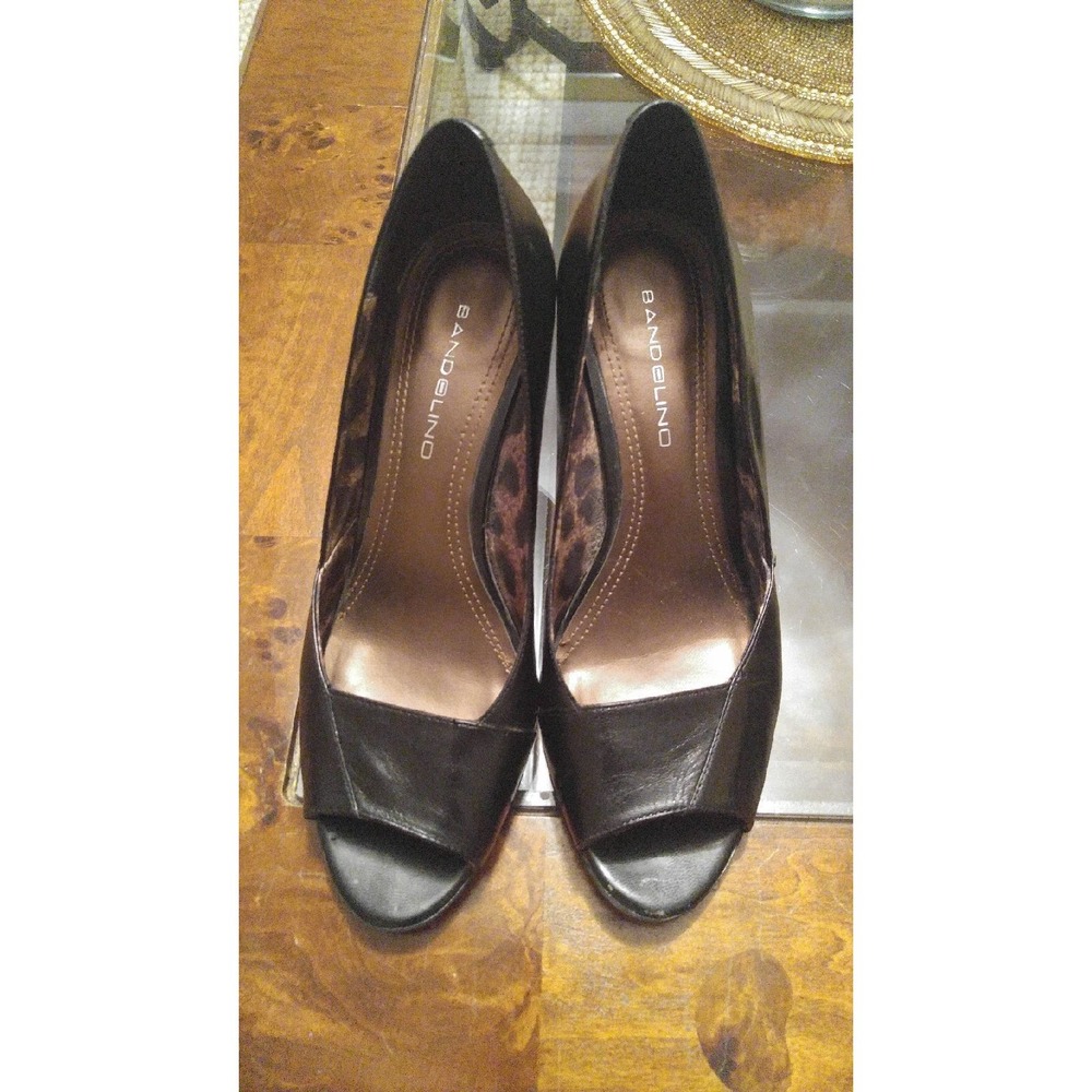 Taking OFFERS leather pumps size 7